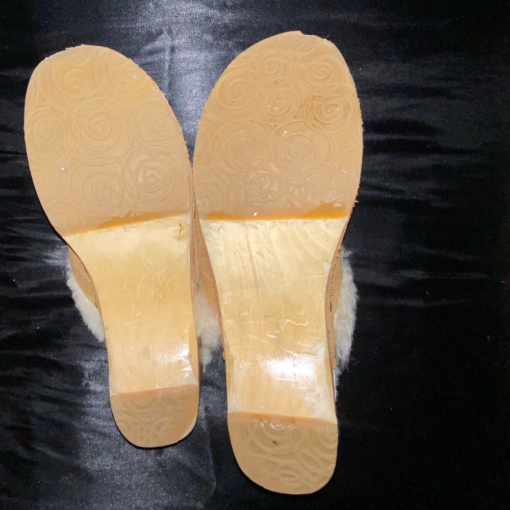 UGG Clogs Australia Kalie Clogs. Sheepskin lining. Size 6 - Picture 5 of 7